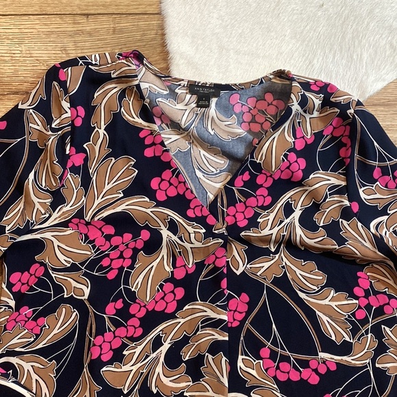 Ann Taylor navy floral V-neck blouse - Picture 3 of 11